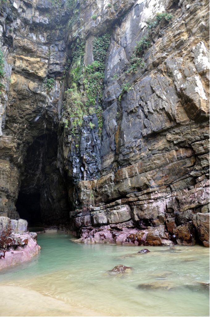 2016-03-25 Otago - Day 2 - Cathedral Caves 1